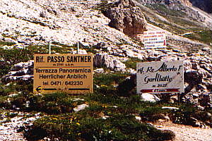 Der Schilderwald l&auml;&szlig;t die N&auml;he zur Adria erahnen